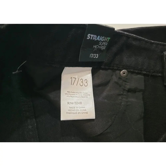 Simple Society Juniors ’s Super-High Rise Distressed Rhinestone Star Jeans Denim - Picture 8 of 10